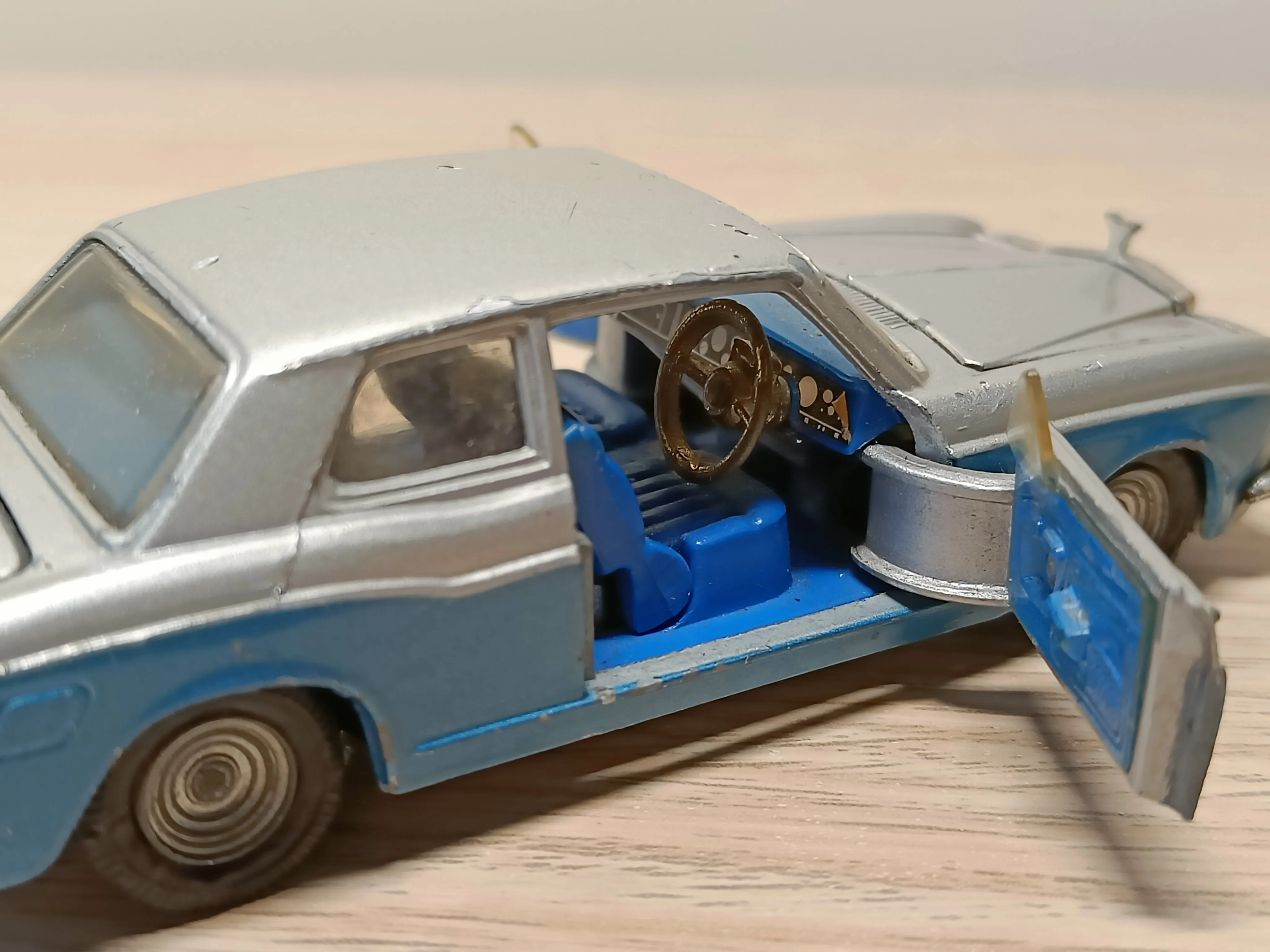 273 Rolls Royce Silver Shadow *with original box in silver / blue metallic*