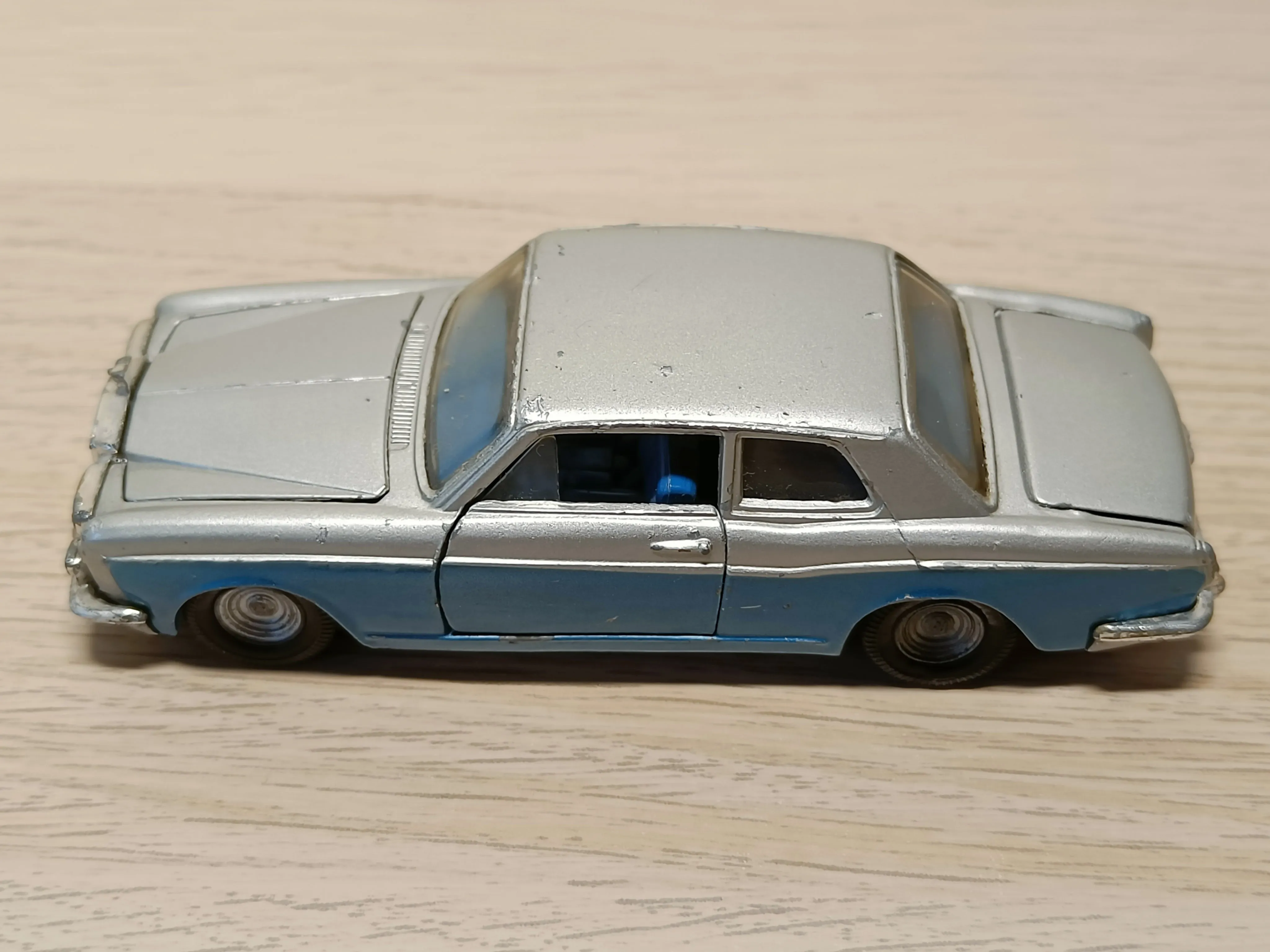 273 Rolls Royce Silver Shadow *with original box in silver / blue metallic*