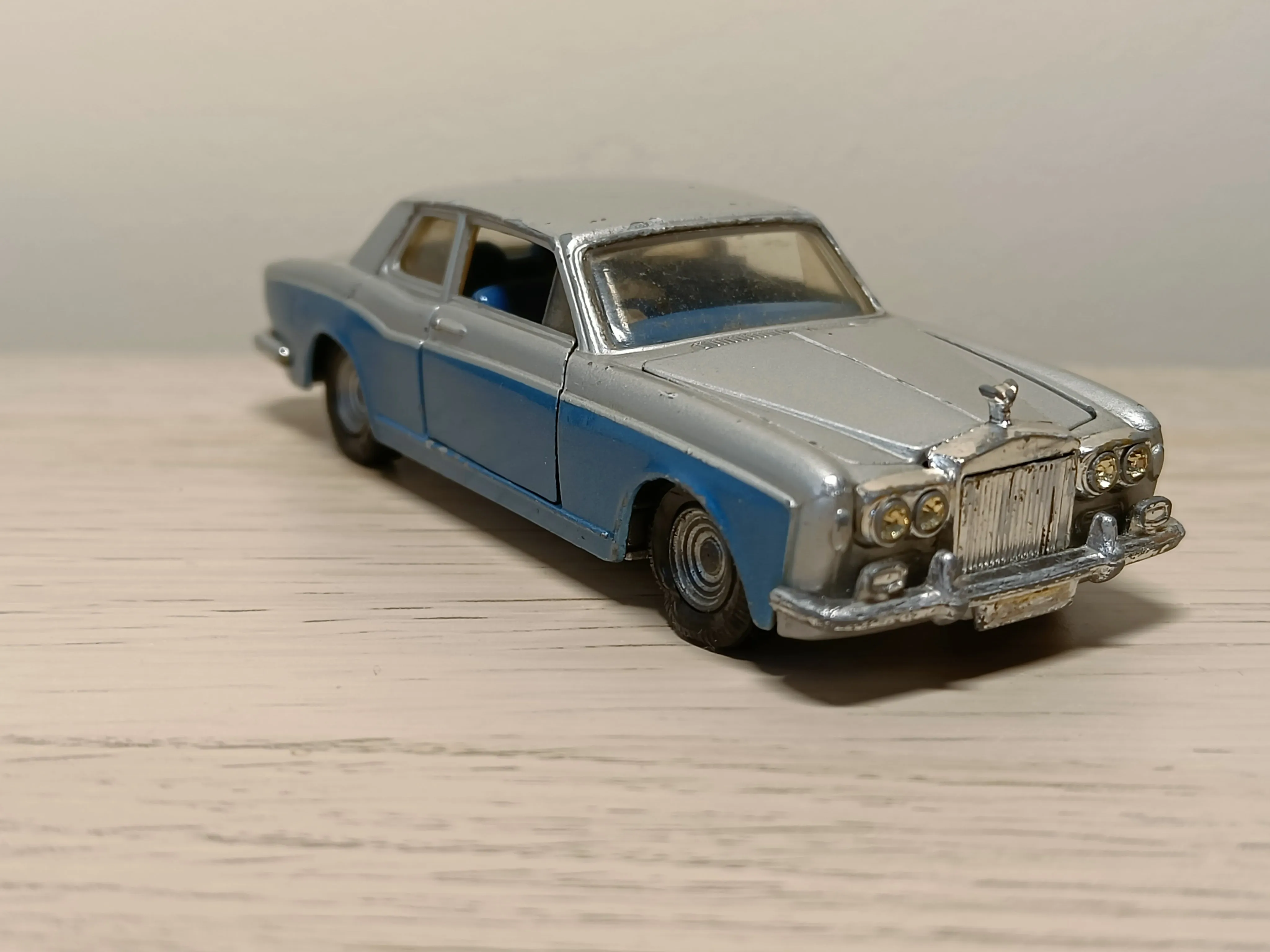 273 Rolls Royce Silver Shadow *with original box in silver / blue metallic*