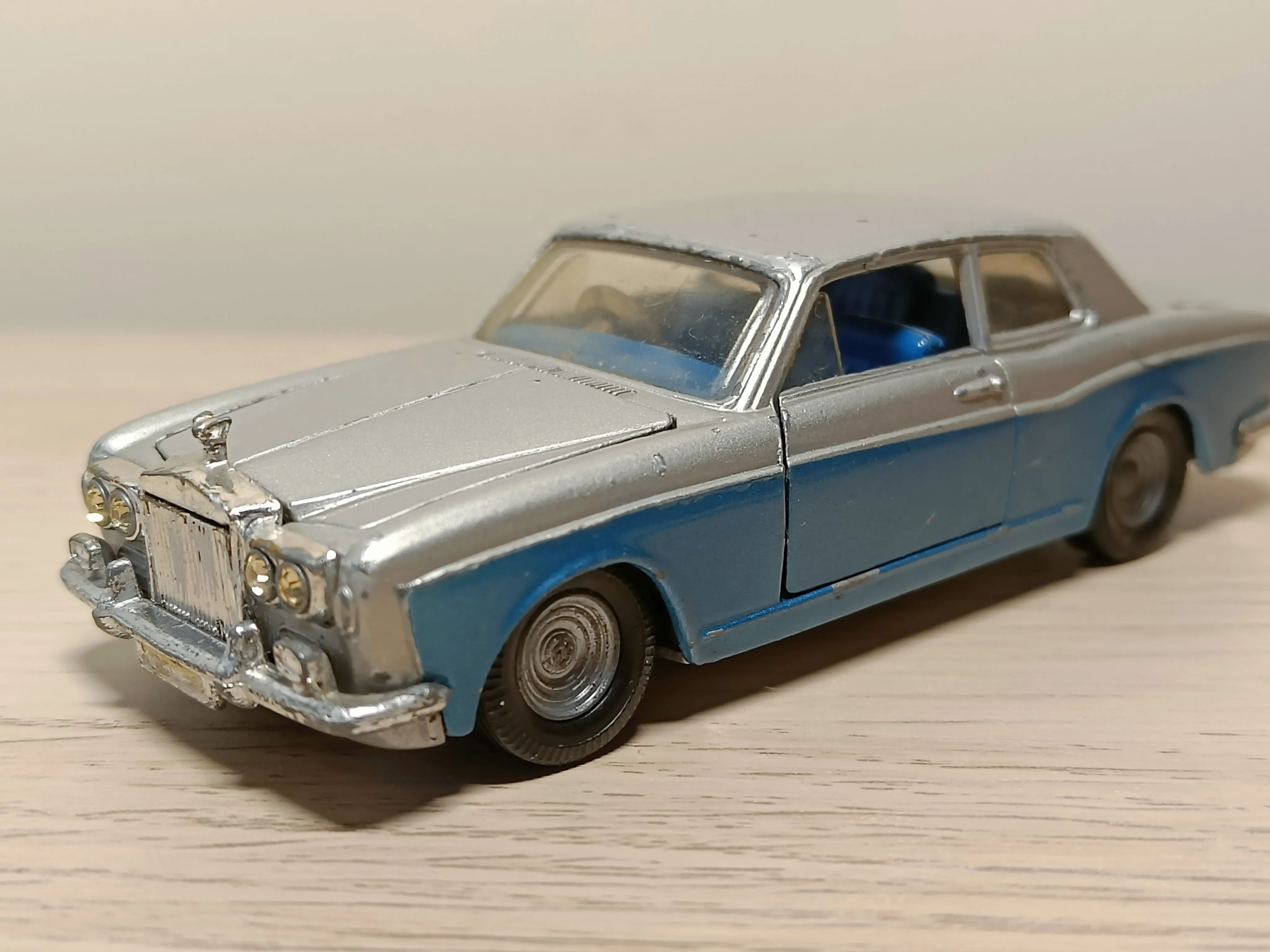 273 Rolls Royce Silver Shadow *with original box in silver / blue metallic*