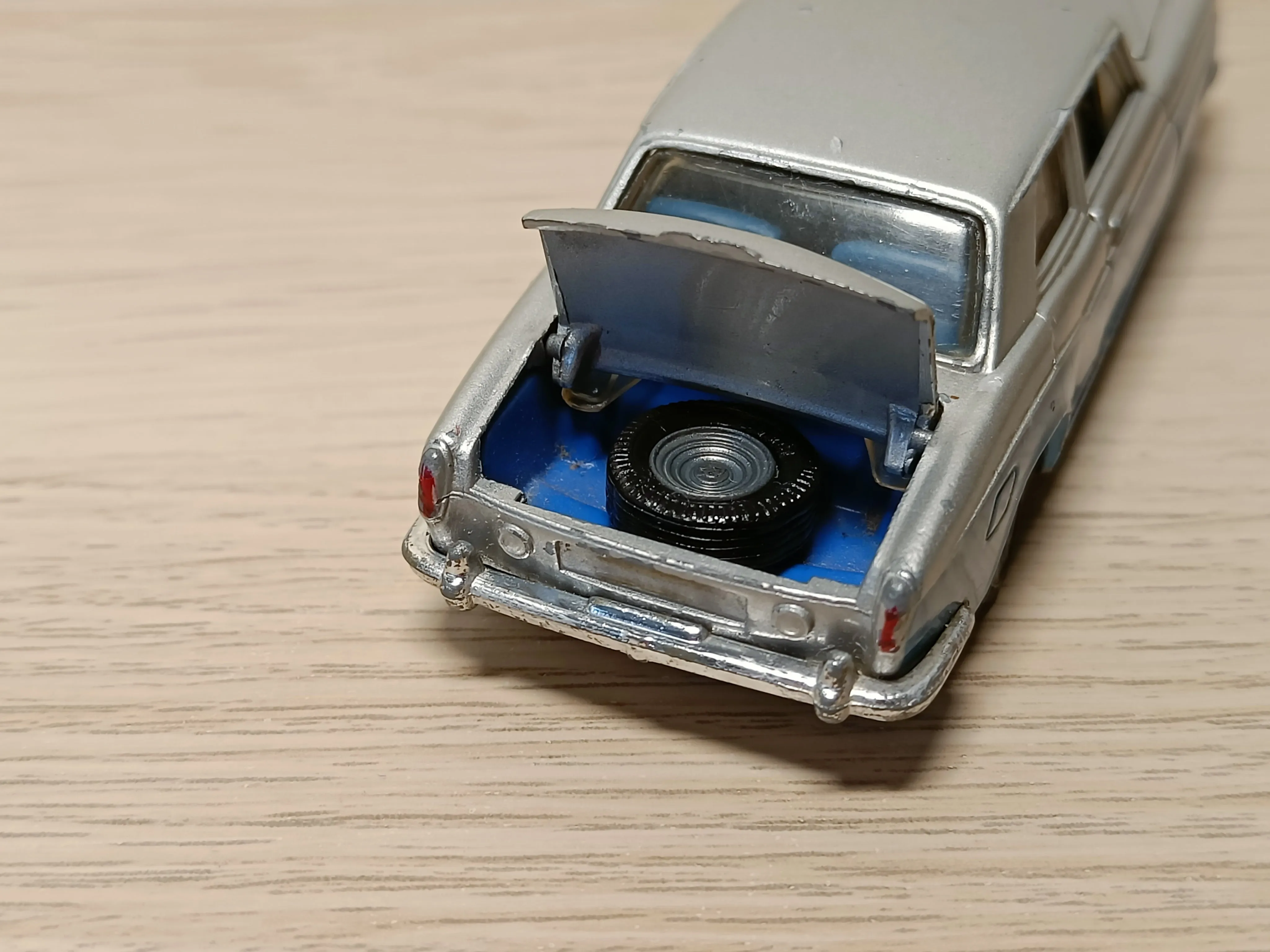 273 Rolls Royce Silver Shadow *with original box in silver / blue metallic*