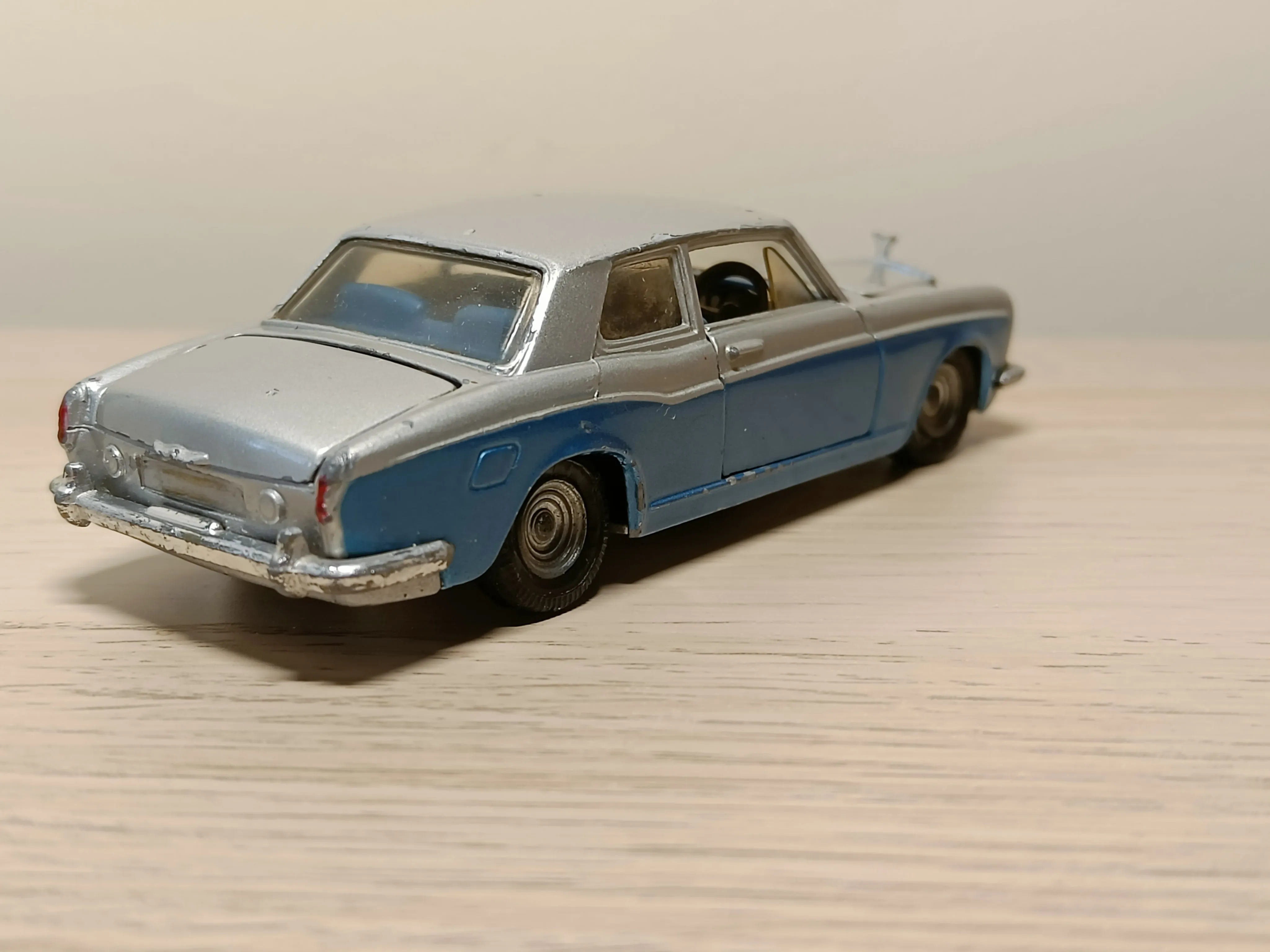 273 Rolls Royce Silver Shadow *with original box in silver / blue metallic*