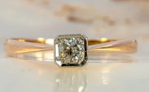 Exquisite 18ct Gold Diamond Engagement Ring - Perfect Gift