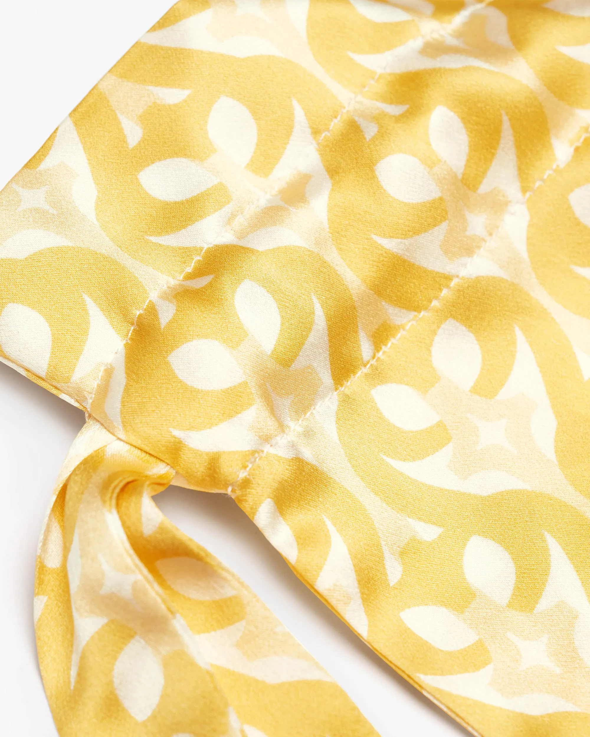 Exquisite Lily Print Pouch
