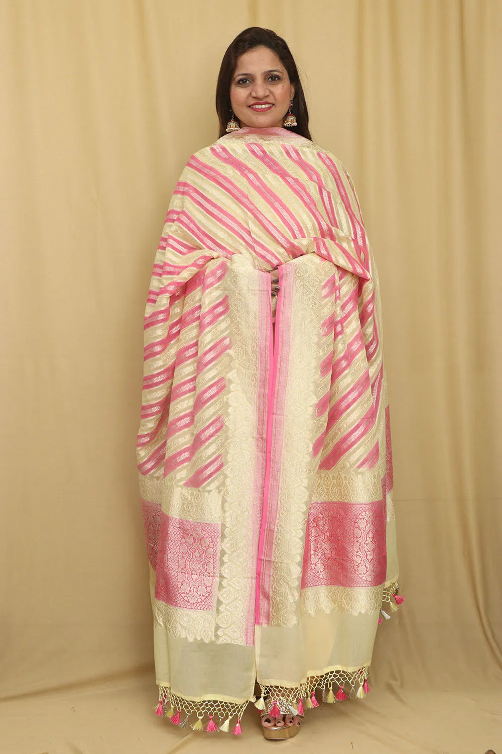 Exquisite Multicolor Banarasi Handloom Pure Georgette Rangkat Dupatta