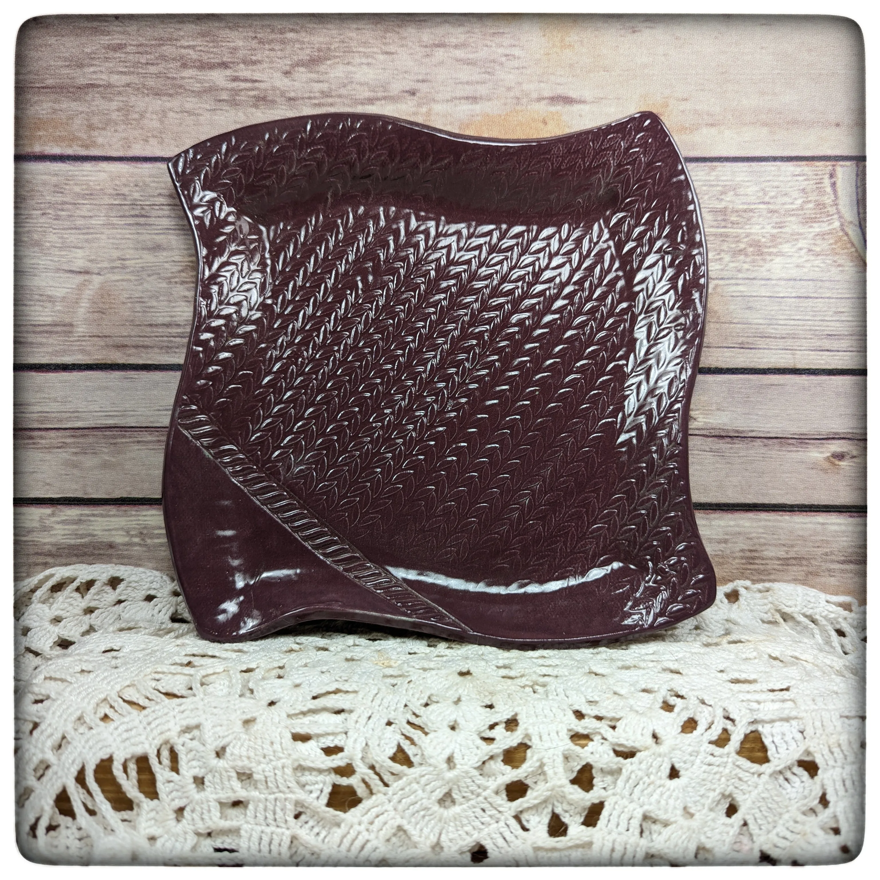Knit Stitch swoopy square plate (7 inch)