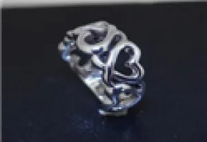 R9018 Hearts Band Ring