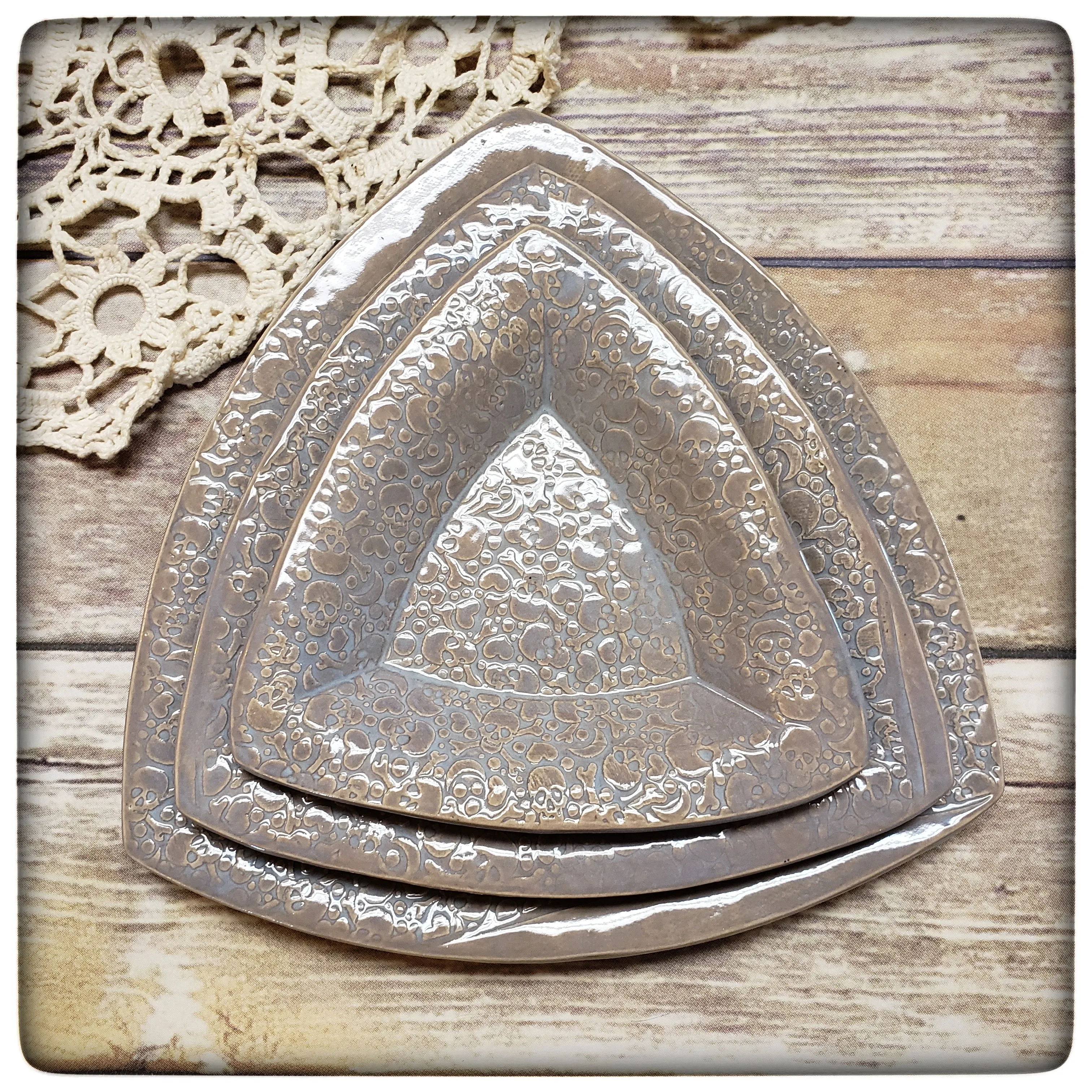 Skull triangle dish (7 inch)