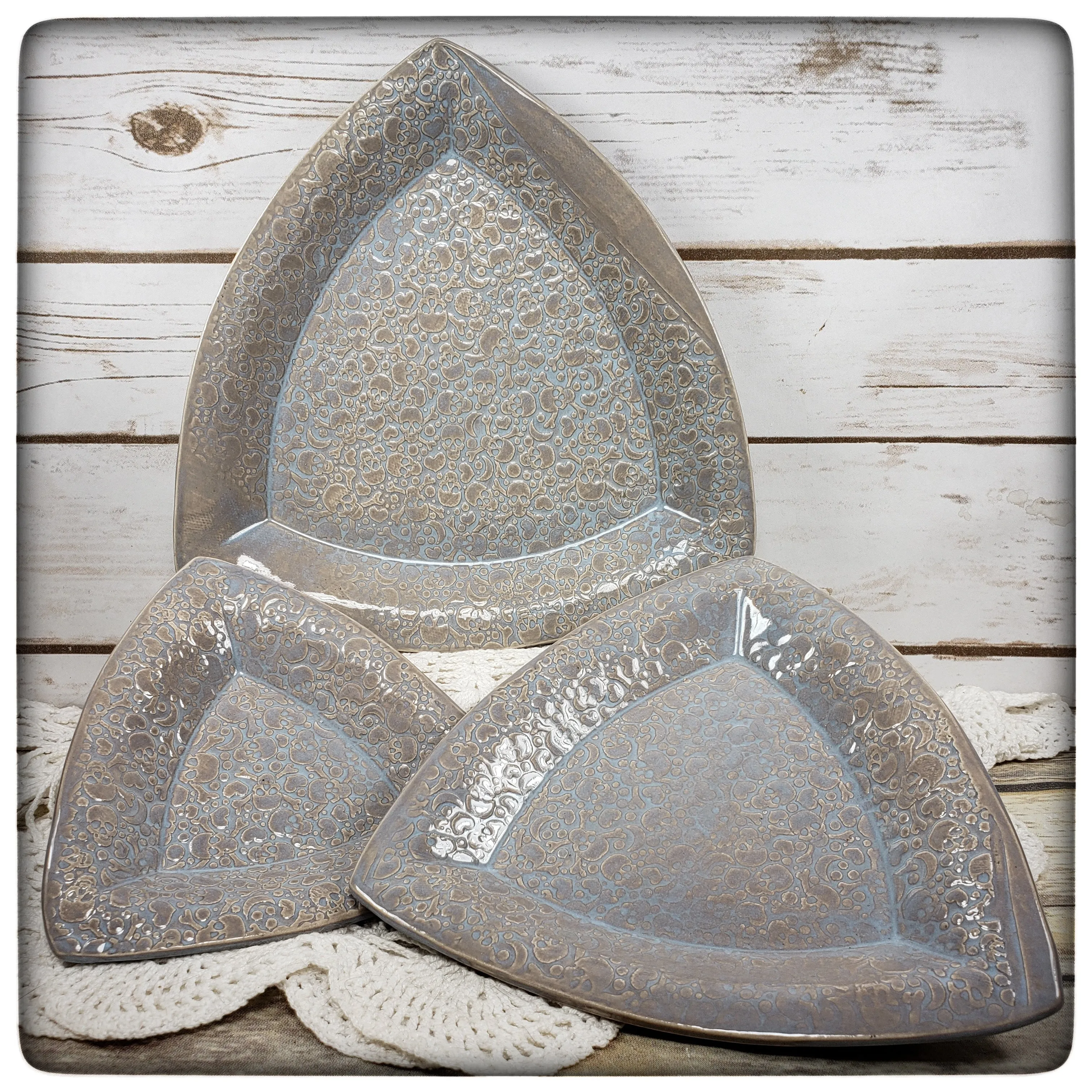 Skull triangle dish (7 inch)