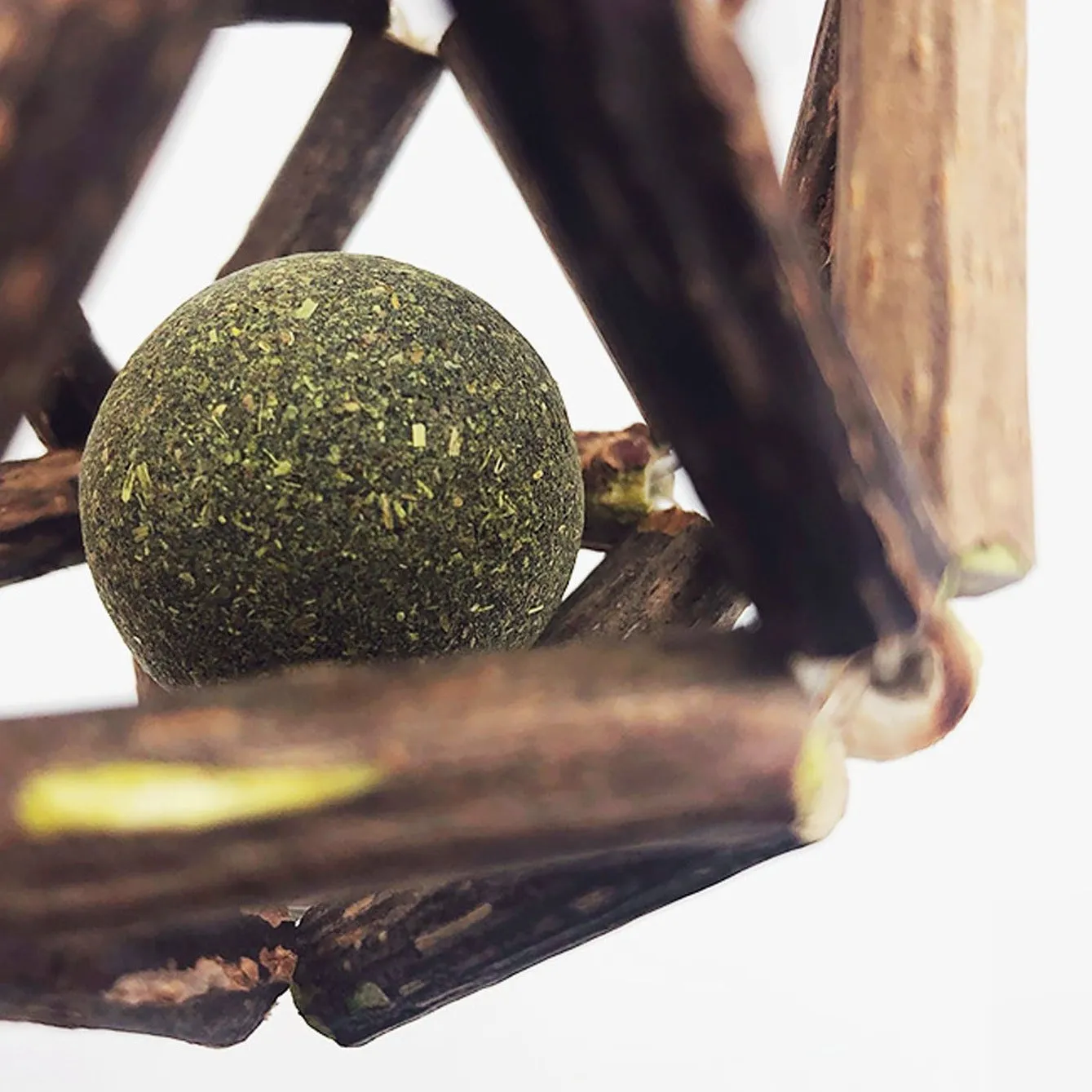 VETRESKA Silver Vine Exquisite Ball Cat Toy