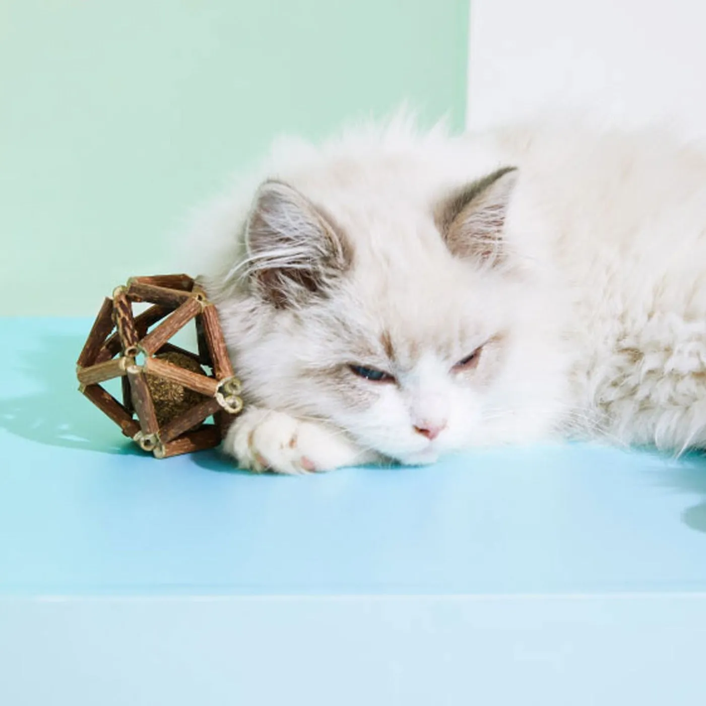 VETRESKA Silver Vine Exquisite Ball Cat Toy