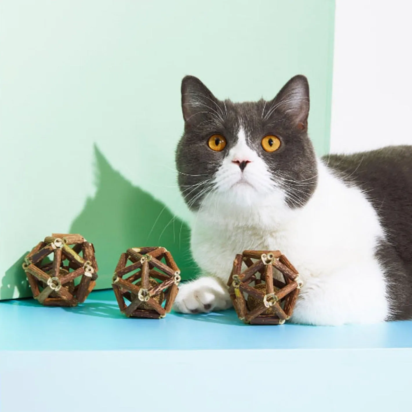VETRESKA Silver Vine Exquisite Ball Cat Toy